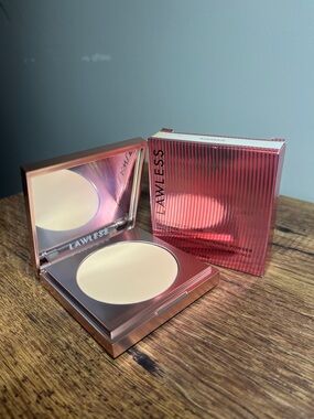 LAWLESS Brightening Pressed Setting Powder Compact - Banannie